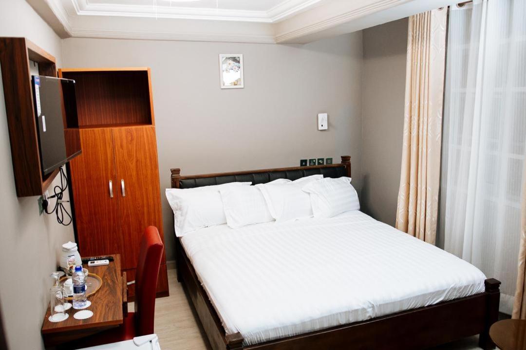 Ocean6 Hotel Kokrobite Exterior photo