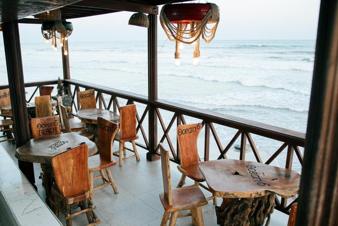 Ocean6 Hotel Kokrobite Exterior photo